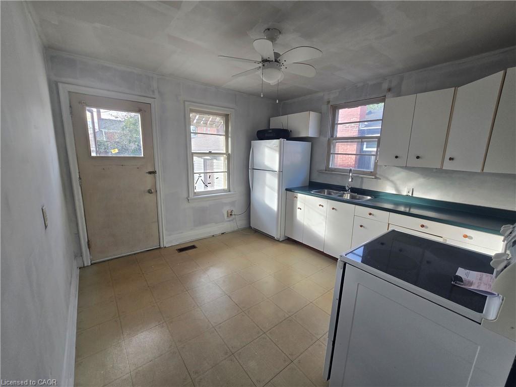 124 Crosthwaite Avenue S Property Photo 10