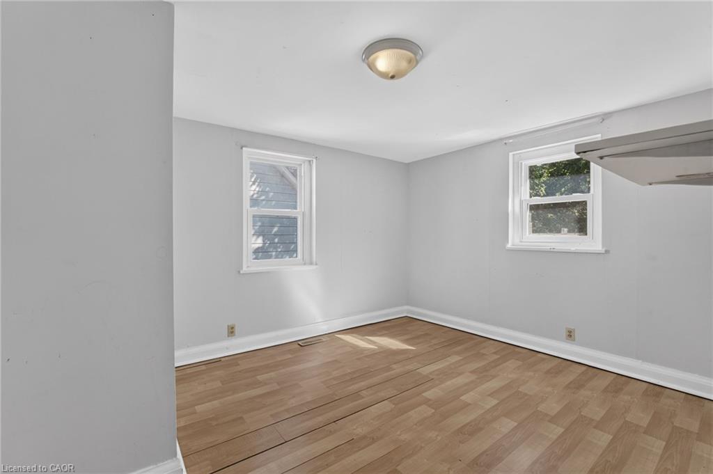 213-215 Maple Street Property Photo 28