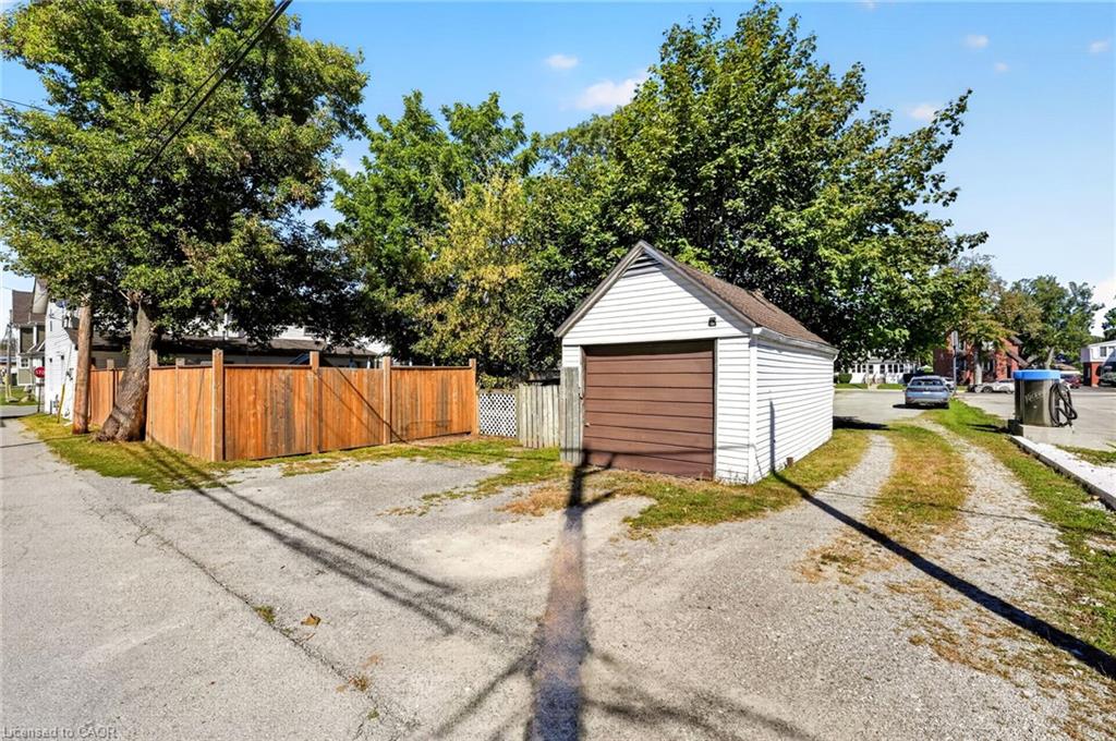 213-215 Maple Street Property Photo 40