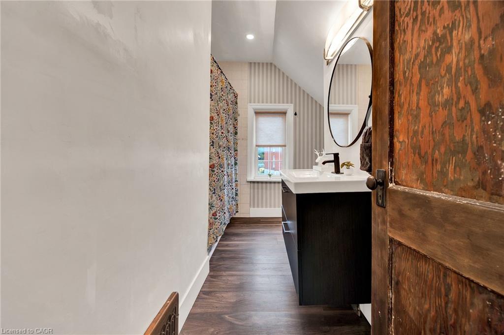 257 Guelph Street Property Photo 18