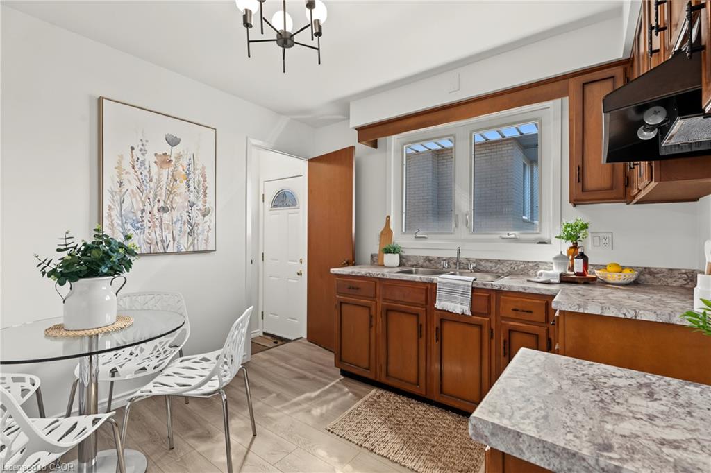 589 Mohawk Road W Property Photo 10