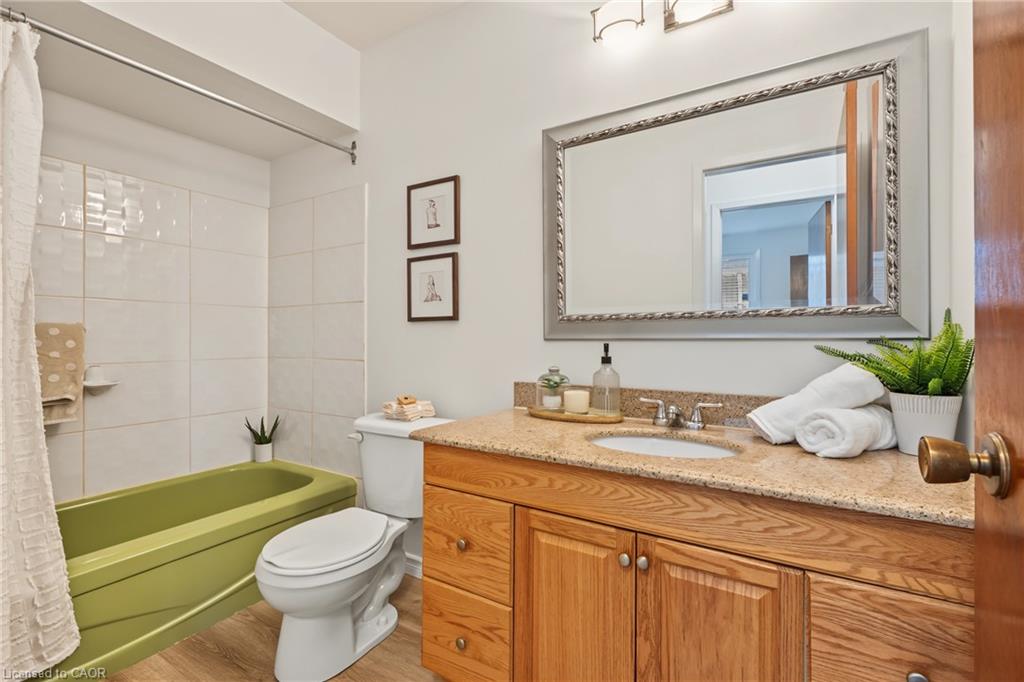 589 Mohawk Road W Property Photo 14