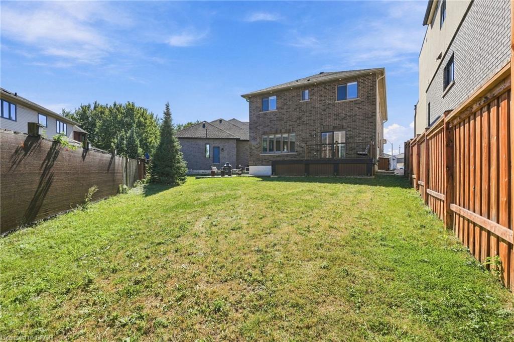 88 Eringate Court Property Photo 43