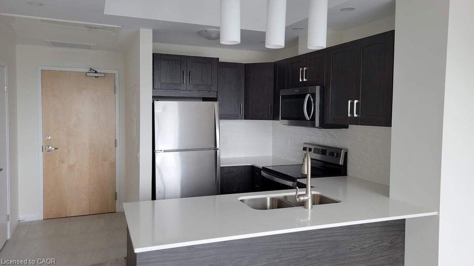 1104-60 Charles Street W Property Photo 3