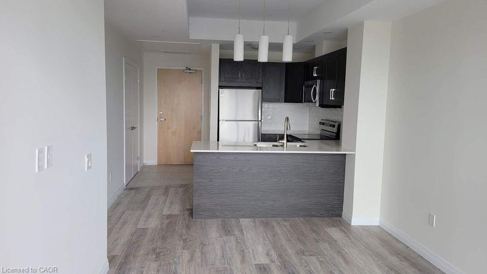 1104-60 Charles Street W Property Photo 4