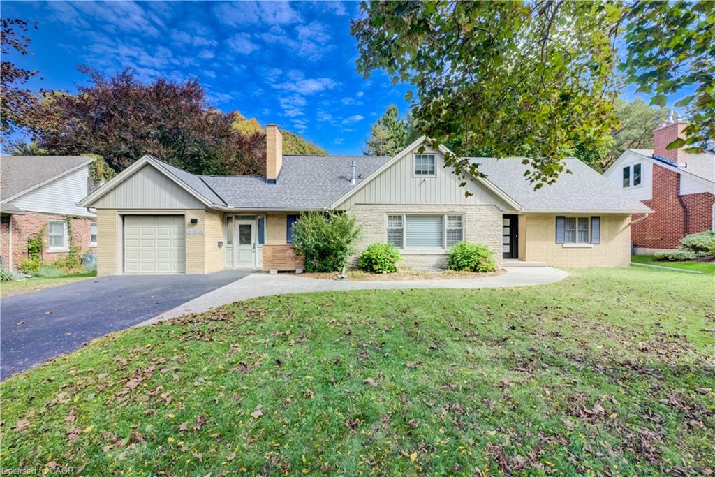656 Westmount Road W Property Photo 1