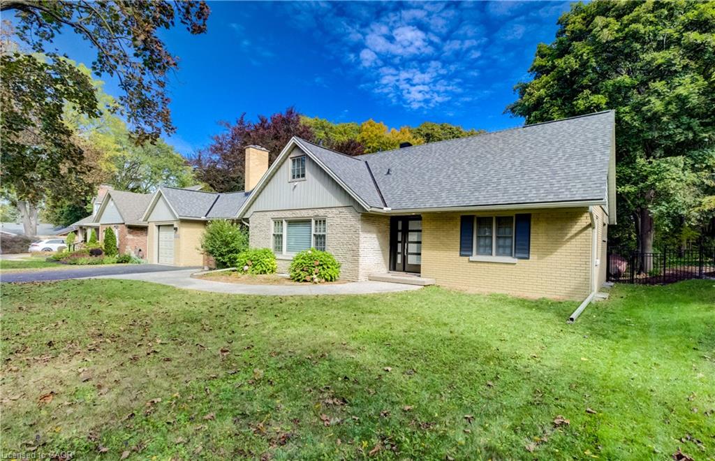 656 Westmount Road W Property Photo 2