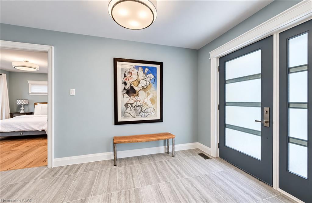 656 Westmount Road W Property Photo 3