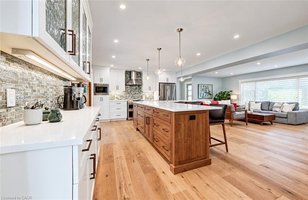 656 Westmount Road W Property Photo 4