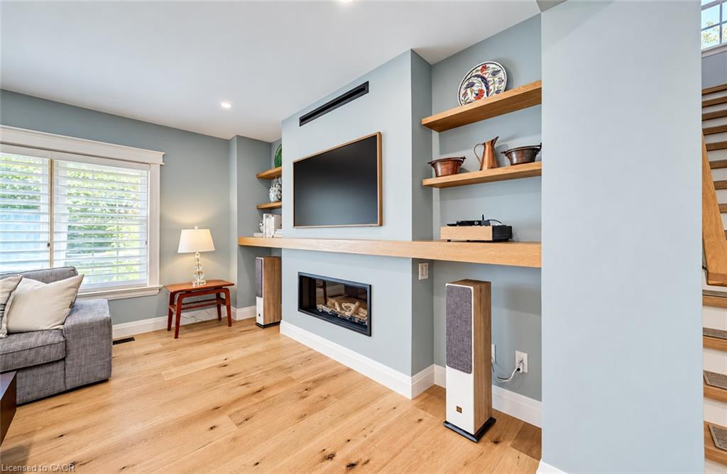 656 Westmount Road W Property Photo 12