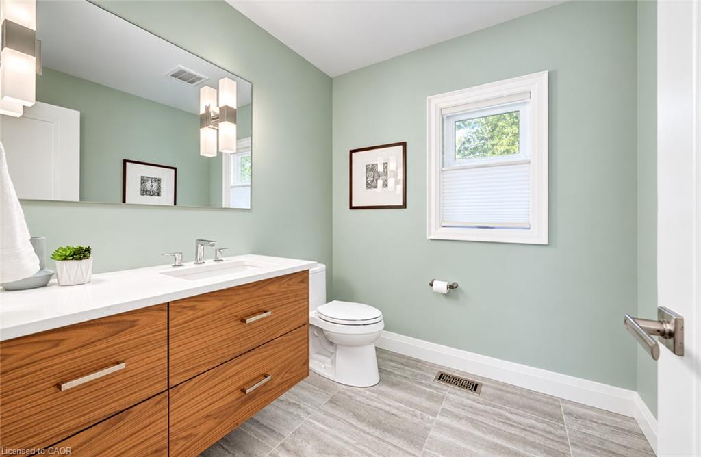 656 Westmount Road W Property Photo 22