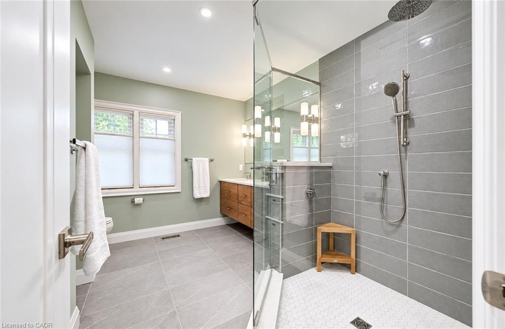 656 Westmount Road W Property Photo 25