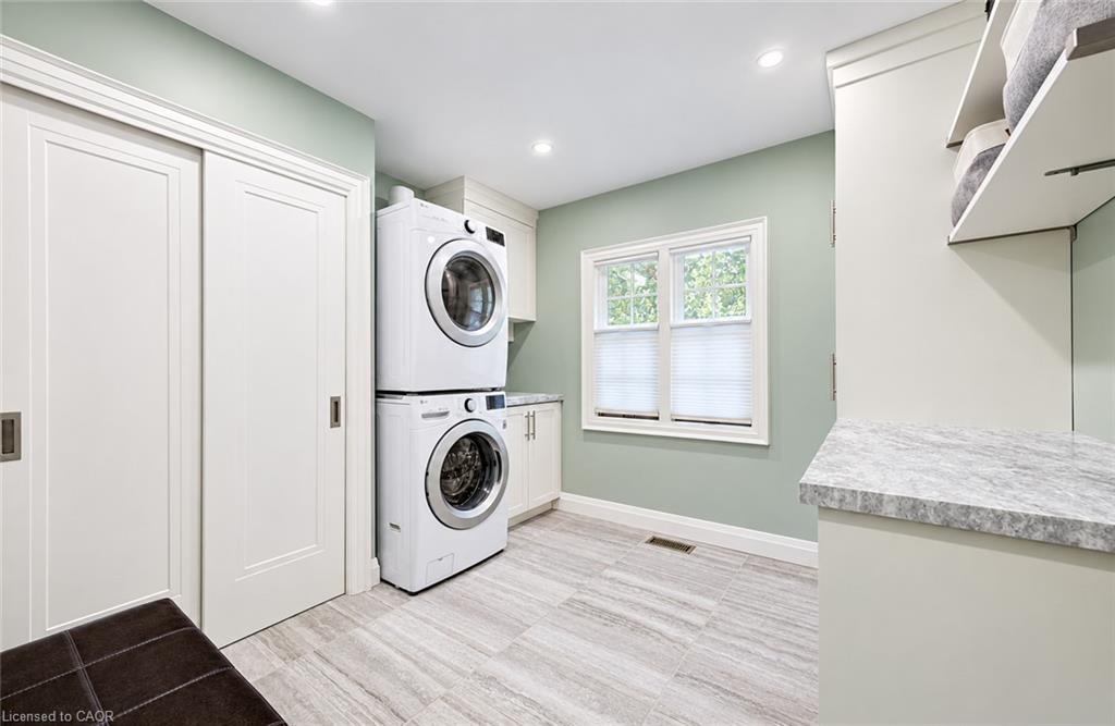 656 Westmount Road W Property Photo 29