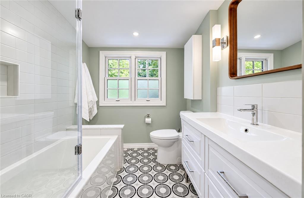 656 Westmount Road W Property Photo 32
