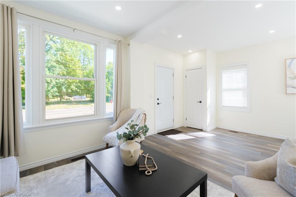 95 Fennell Avenue W Property Photo 8