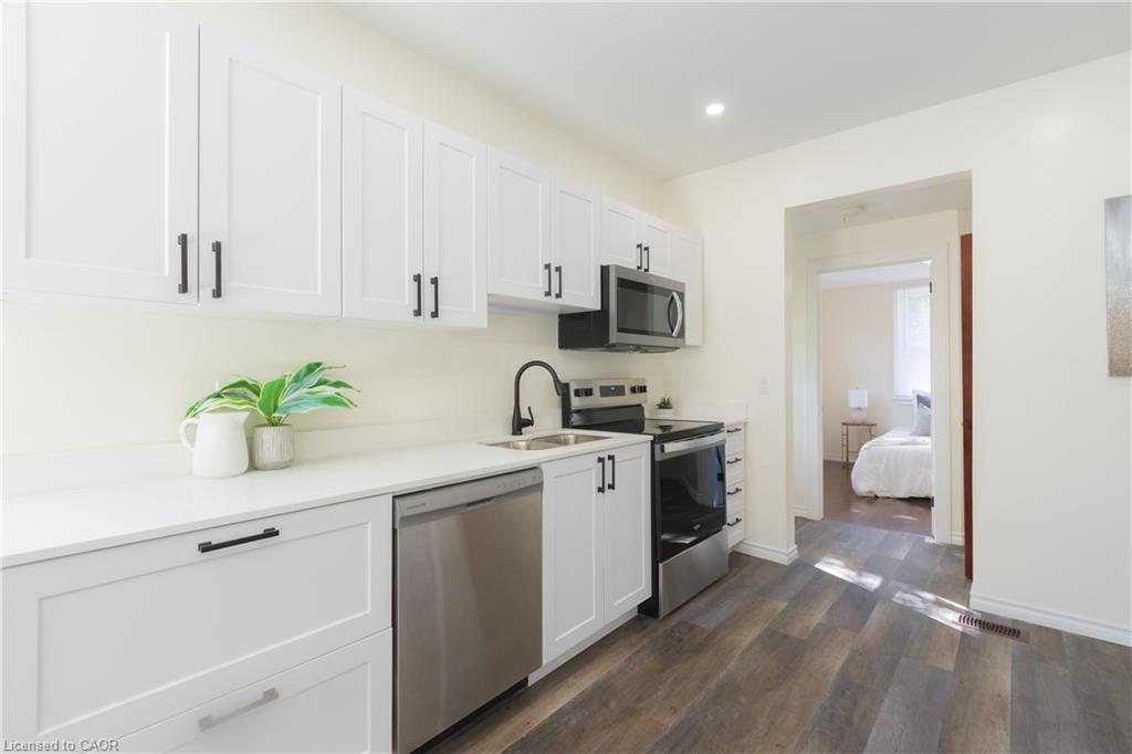 95 Fennell Avenue W Property Photo 18