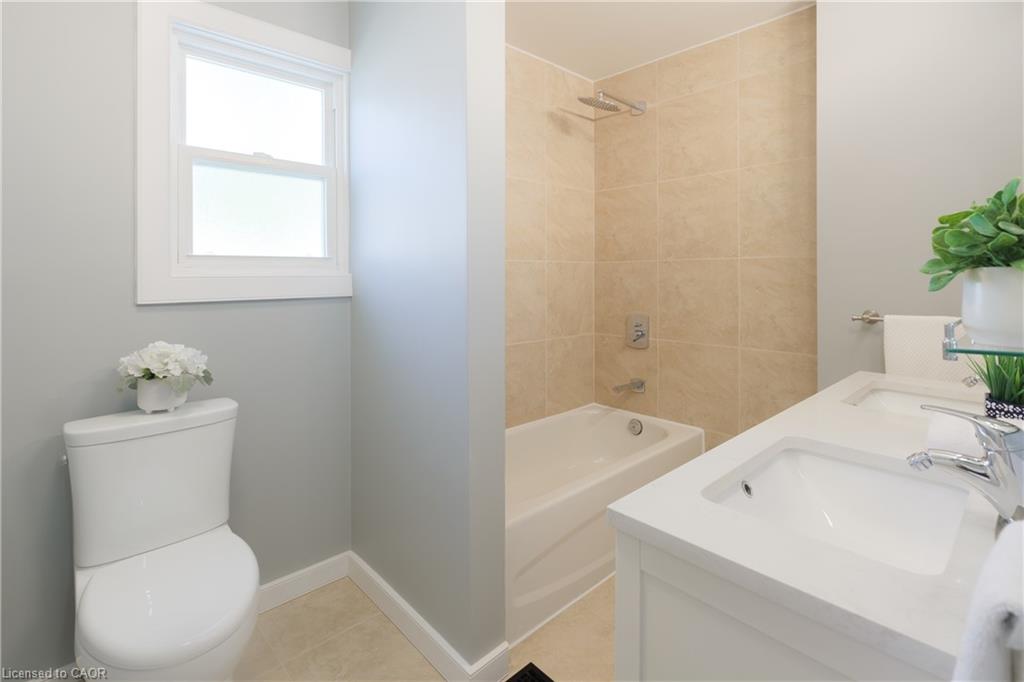 95 Fennell Avenue W Property Photo 27