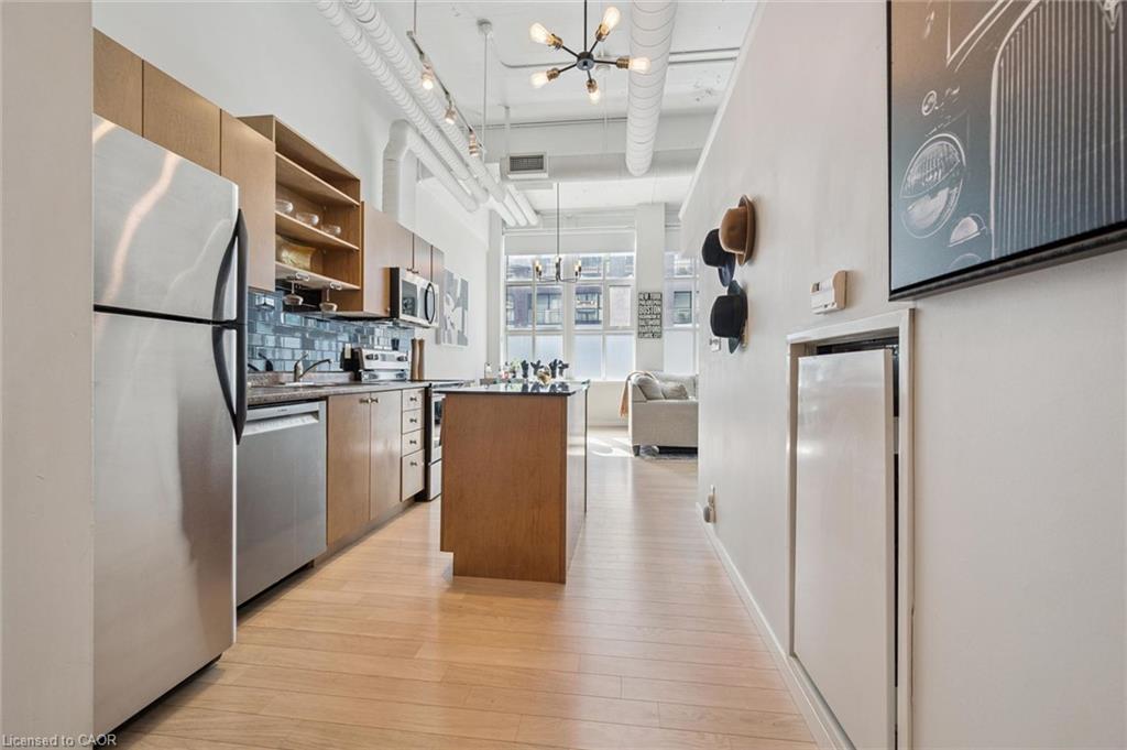112-410 King Street W Property Photo 3