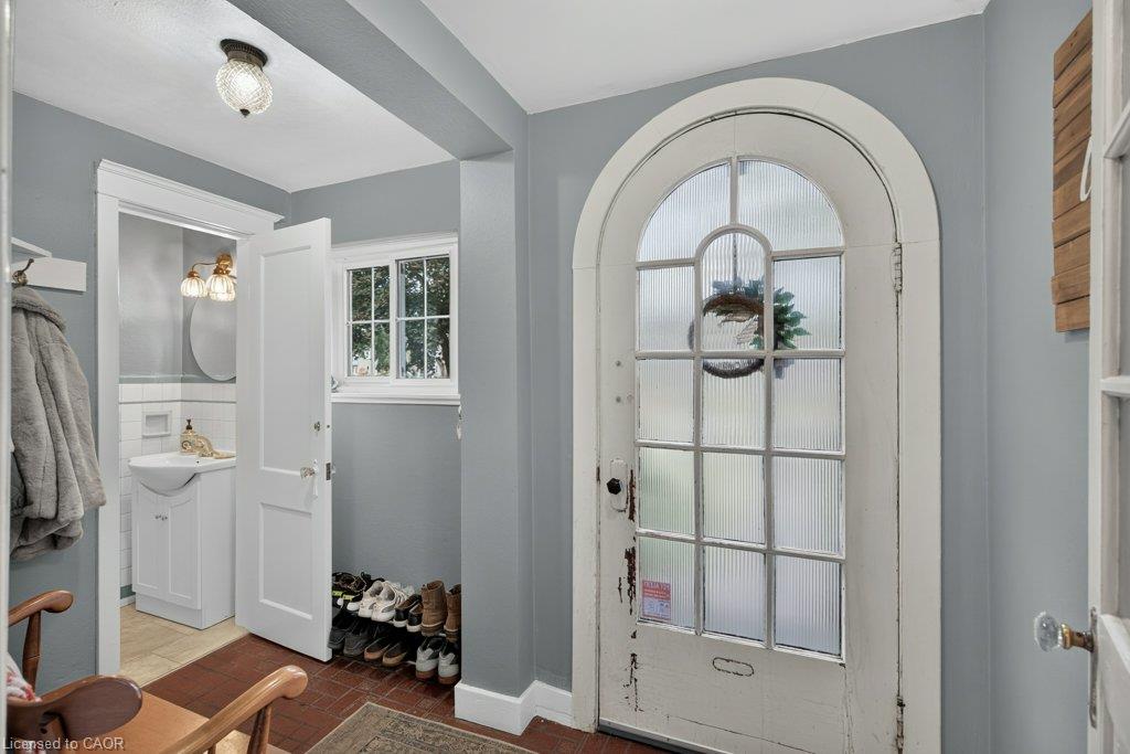 32 Lincoln Avenue Property Photo 4