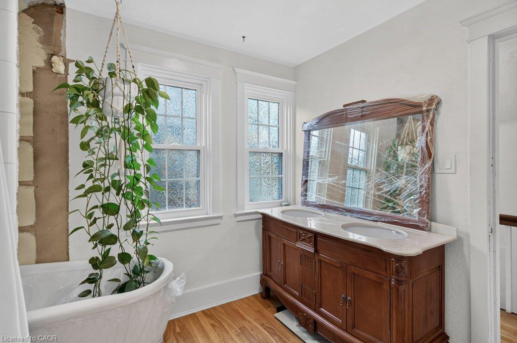 32 Lincoln Avenue Property Photo 29