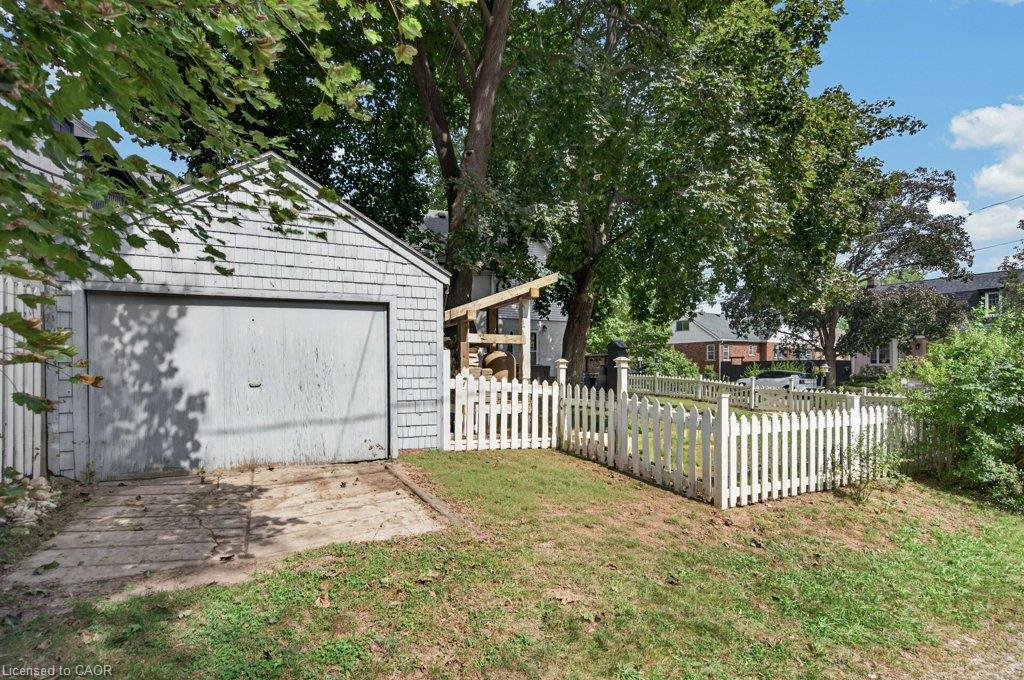 32 Lincoln Avenue Property Photo 45