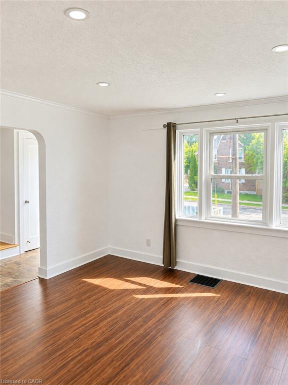 132 Bridgeport Road E Property Photo 5