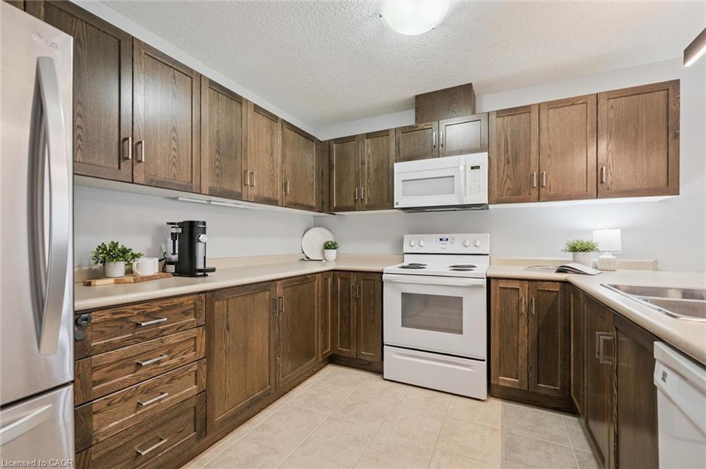 335 Finoro Crescent Property Photo 8