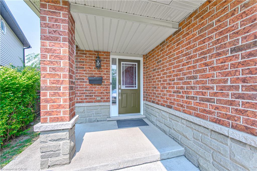 270 Springvalley Crescent Property Photo 3
