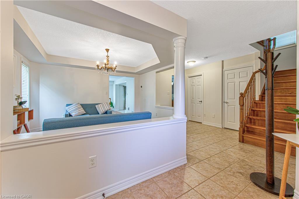 270 Springvalley Crescent Property Photo 5