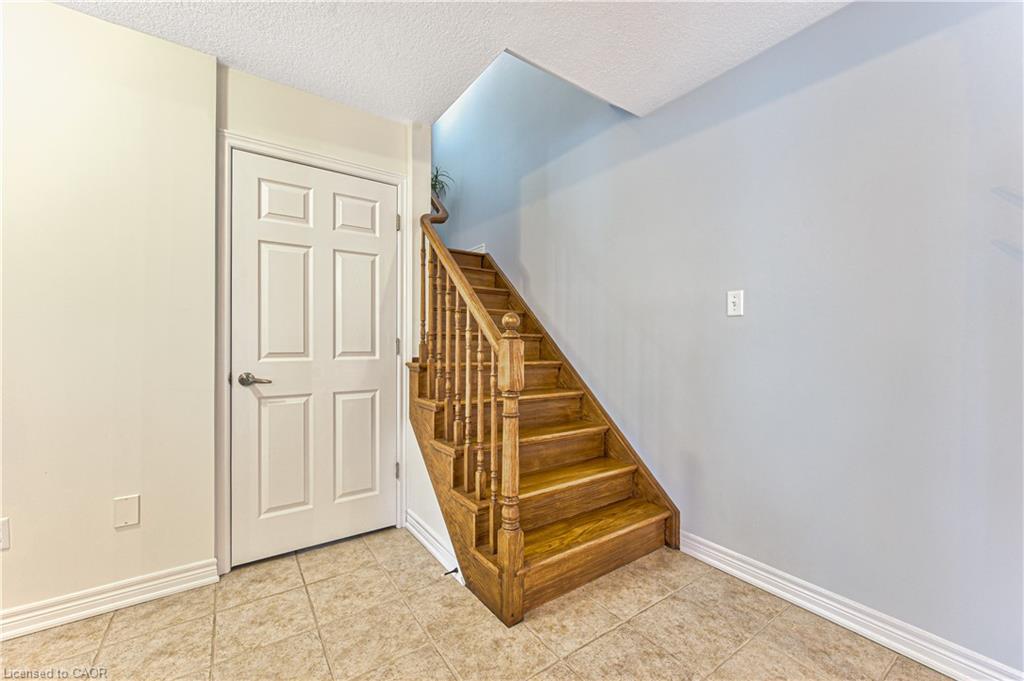 270 Springvalley Crescent Property Photo 6
