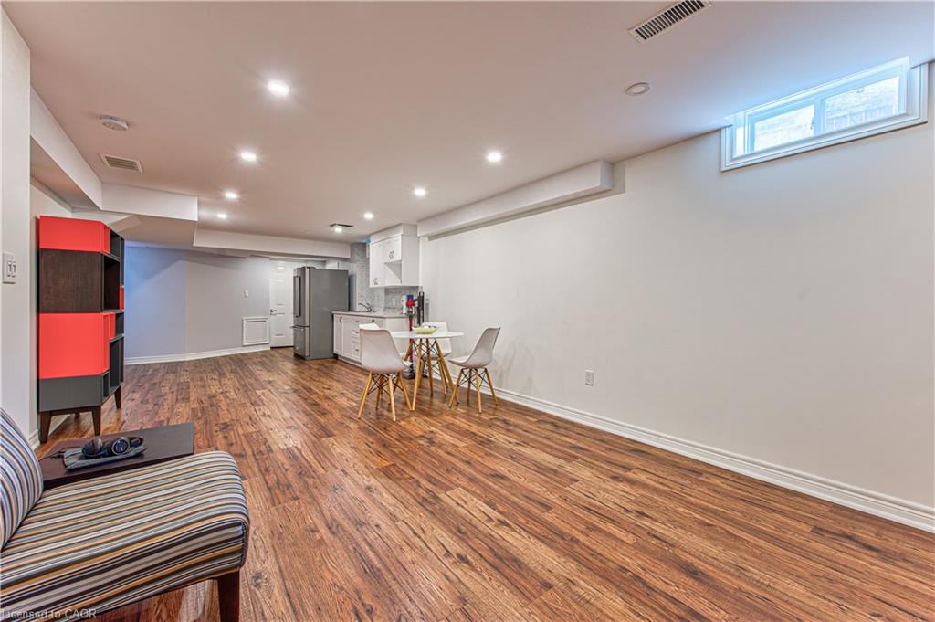 270 Springvalley Crescent Property Photo 38
