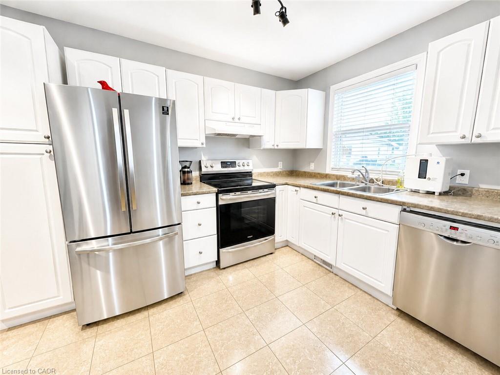 15 Esther Street Property Photo 4
