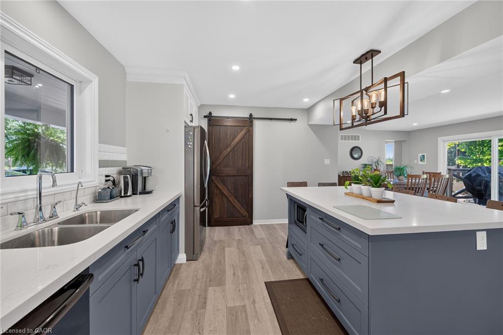 8105 Leeming Road Property Photo 15