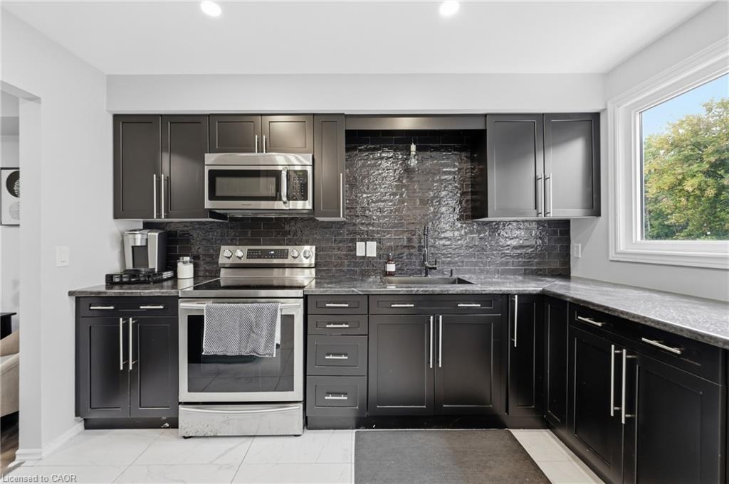 D-22 Bond Street N Property Photo 14