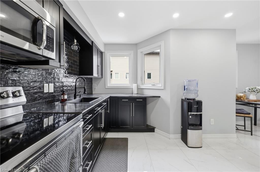 D-22 Bond Street N Property Photo 15