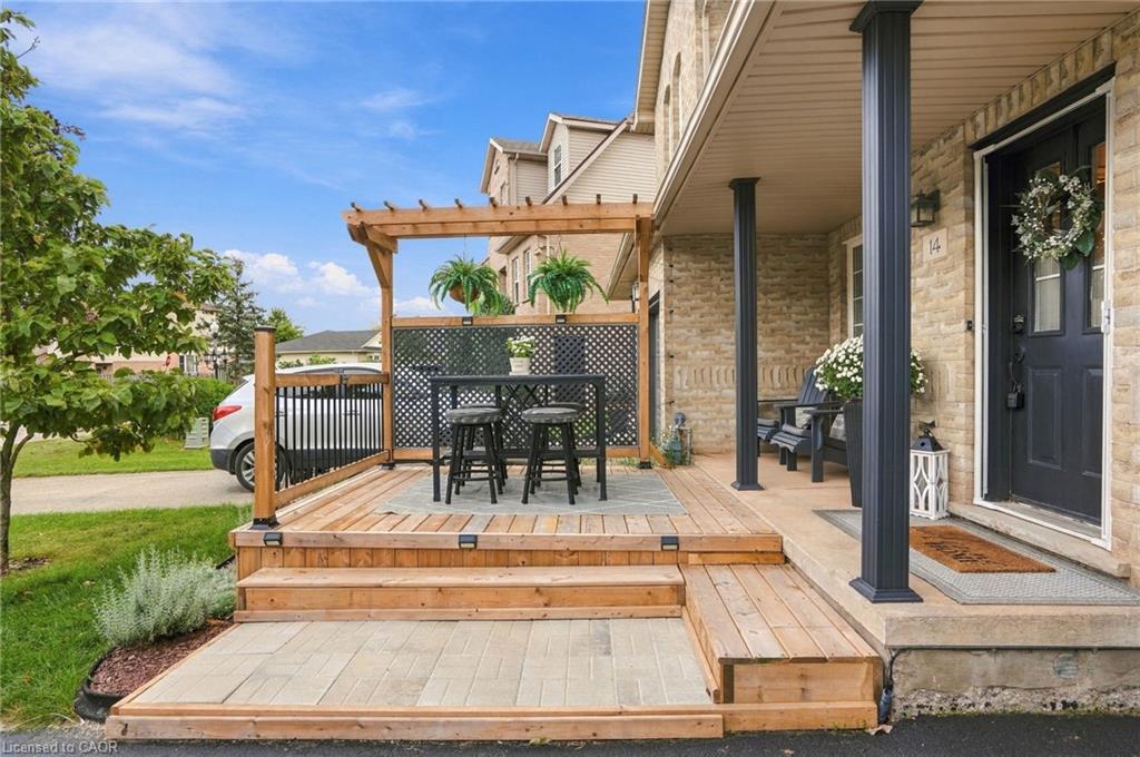 14 Kenyon Crescent Property Photo 2