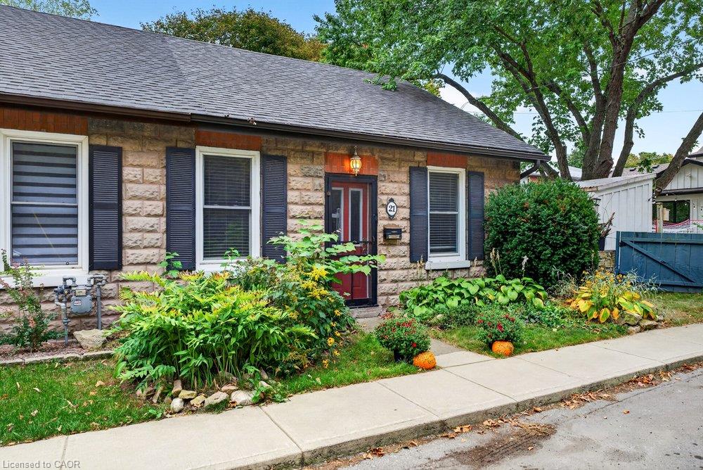 21 Brock Street N Property Photo 2