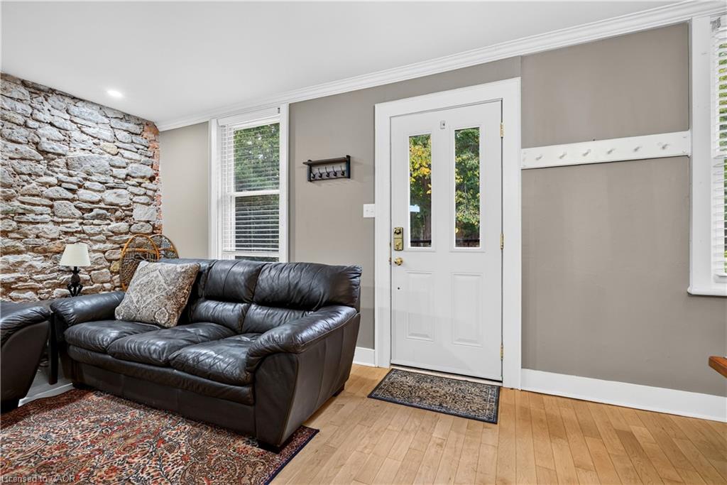 21 Brock Street N Property Photo 5