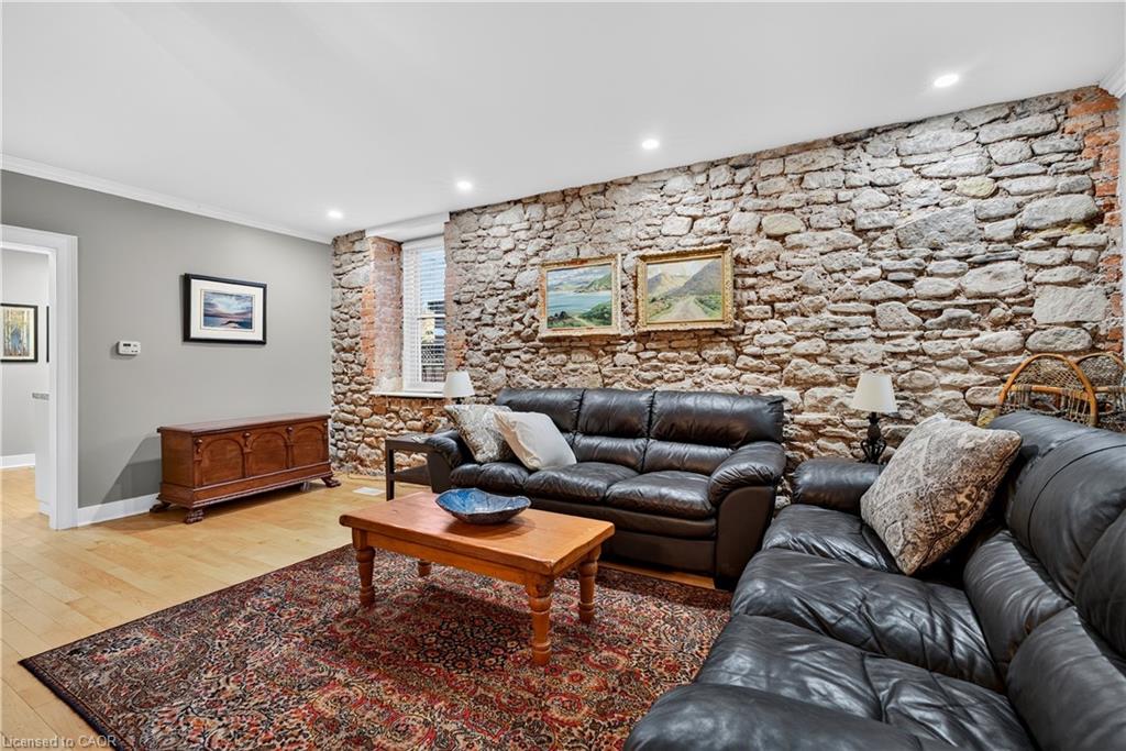 21 Brock Street N Property Photo 6