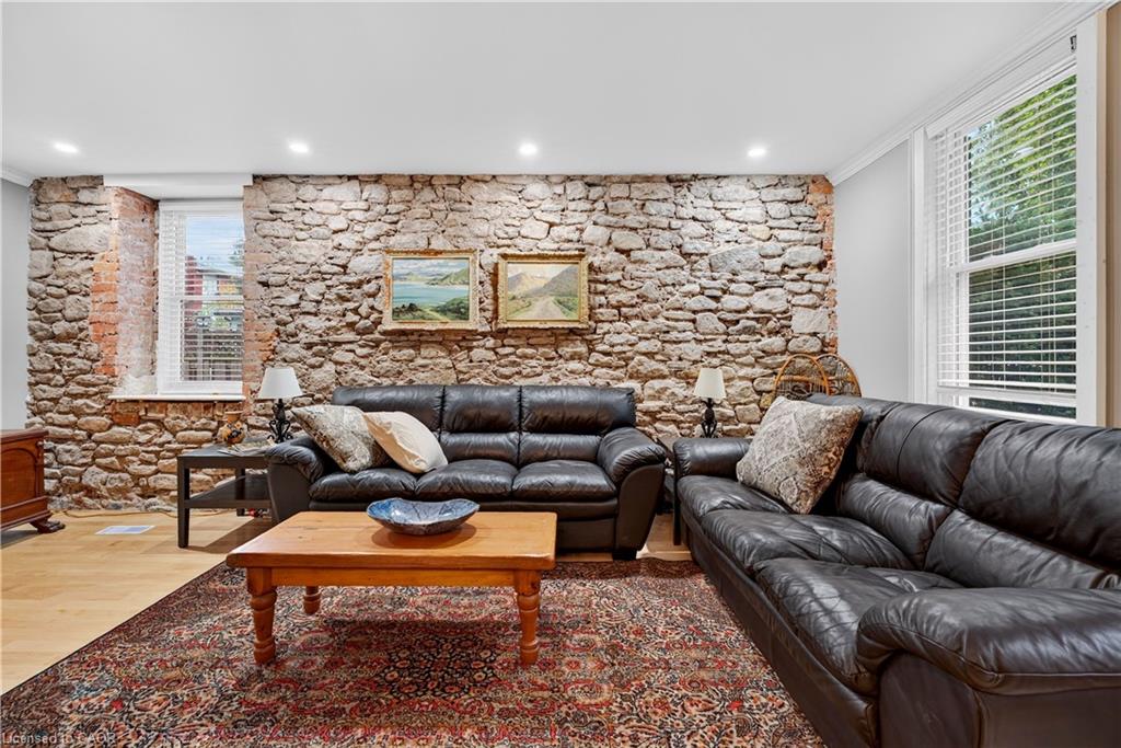 21 Brock Street N Property Photo 7