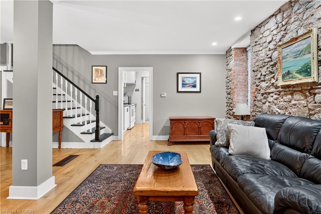 21 Brock Street N Property Photo 13