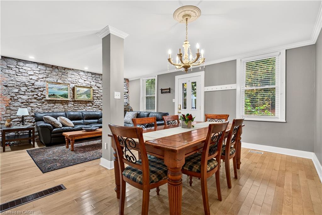 21 Brock Street N Property Photo 15