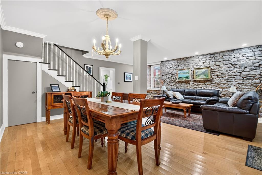 21 Brock Street N Property Photo 16
