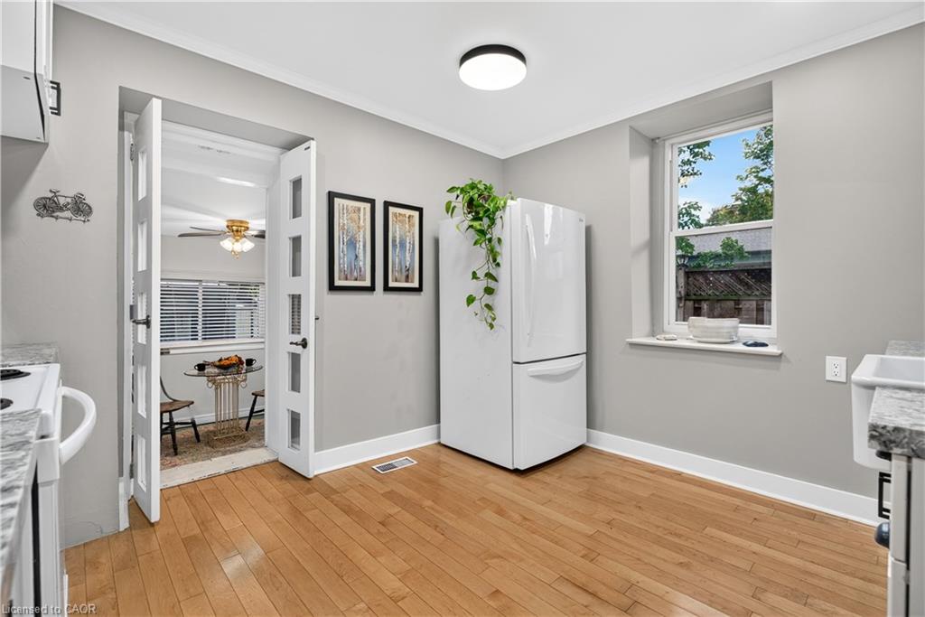 21 Brock Street N Property Photo 18