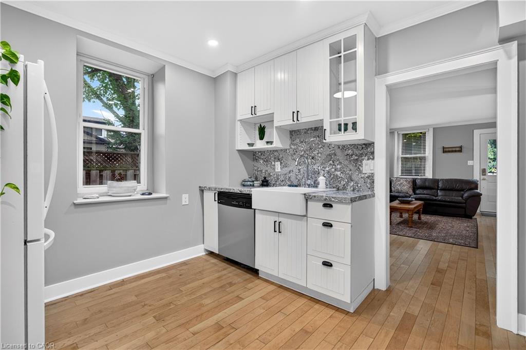 21 Brock Street N Property Photo 19