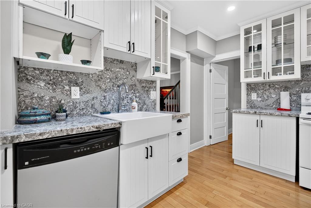 21 Brock Street N Property Photo 22