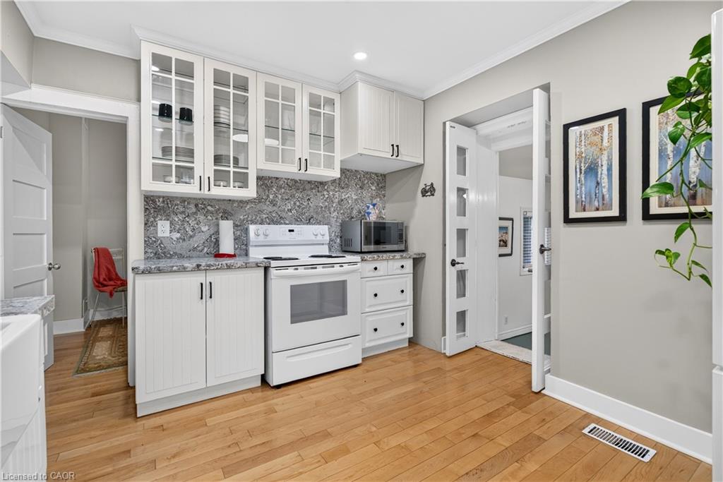 21 Brock Street N Property Photo 23