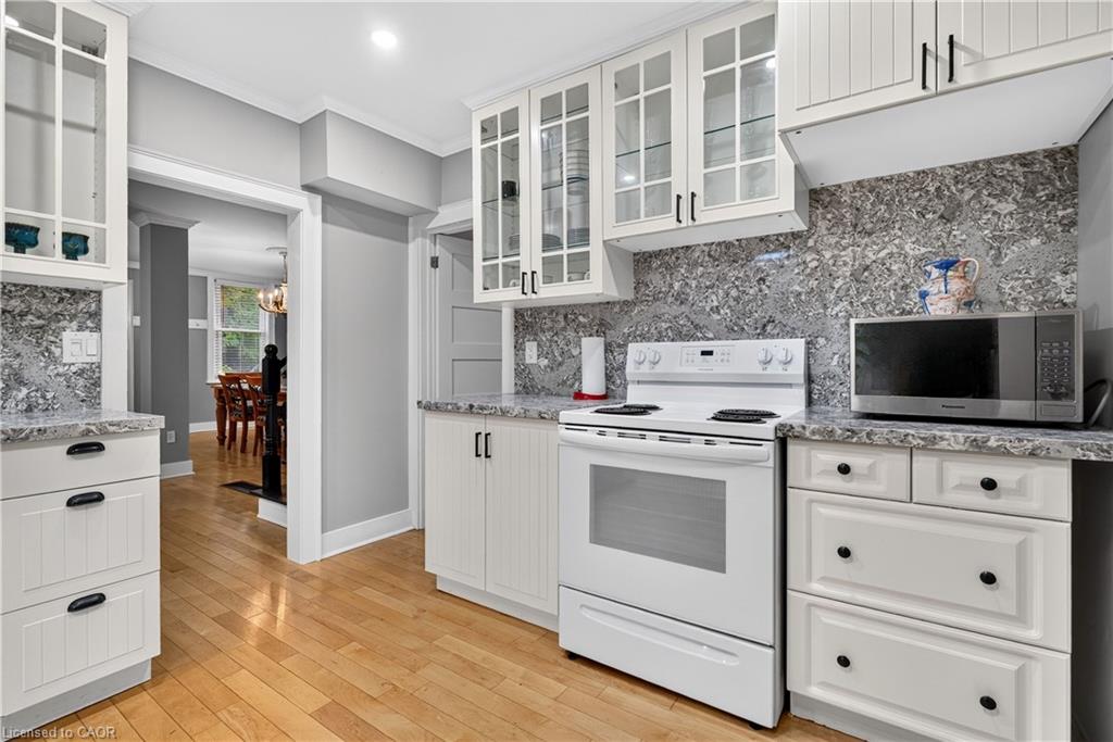21 Brock Street N Property Photo 25