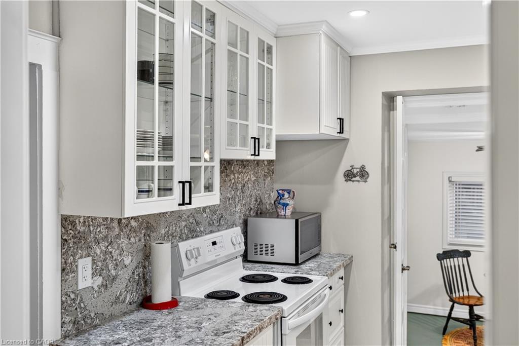 21 Brock Street N Property Photo 26