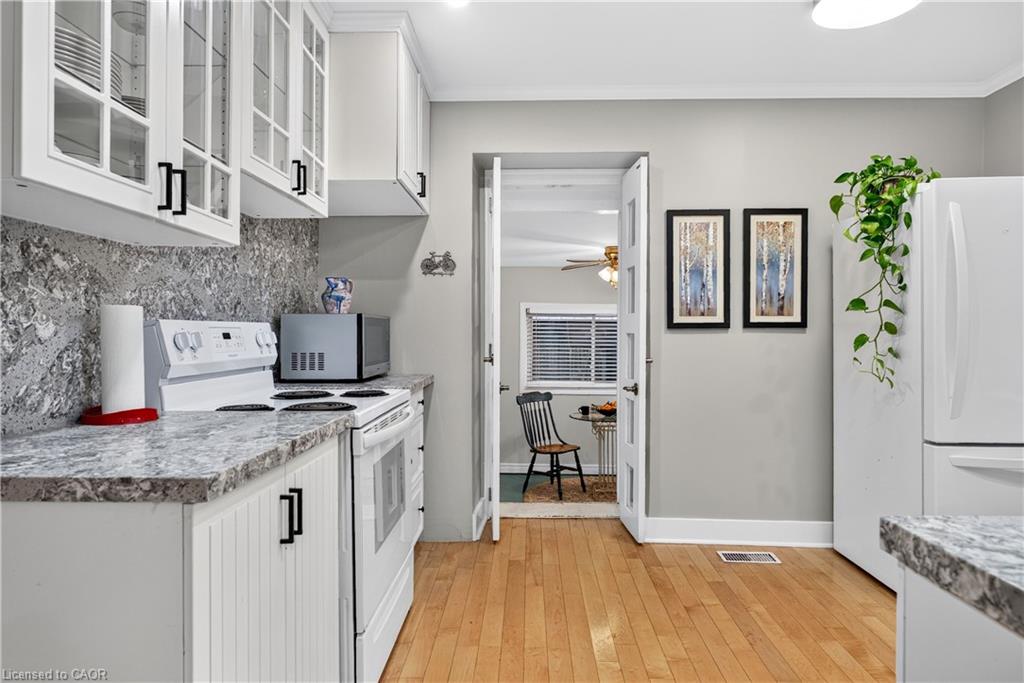 21 Brock Street N Property Photo 27